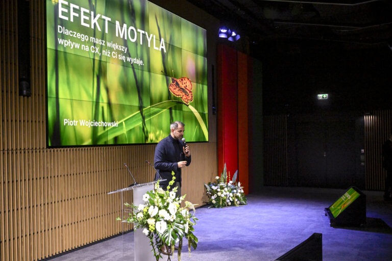 Rola pracowników w CX w organizacji – ilustracja efektu motyla w Customer Experience.